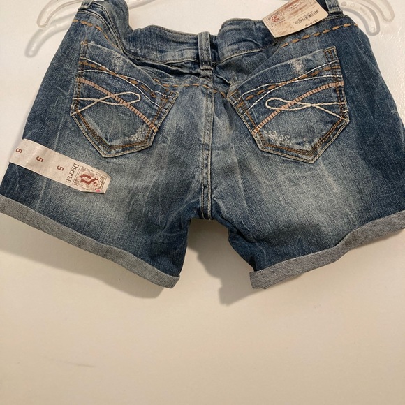 Junior Brand Decree shorts size 5 - Picture 3 of 3
